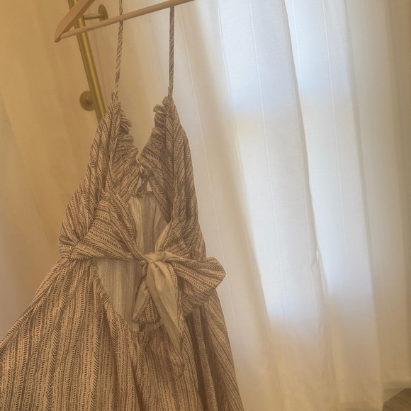 Chic Striped Maxi Dress in Cream - Picture 5 of 6